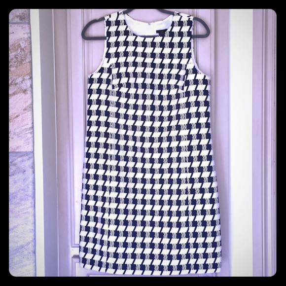 Ann Taylor Dresses & Skirts - Ann Taylor Navy and White Houndstooth Dress size 4
